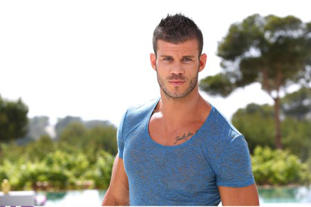 Florent craque pour Siham ou Anais dans les princes de l’amour / Crédit : PIERRE OLIVIER/W9