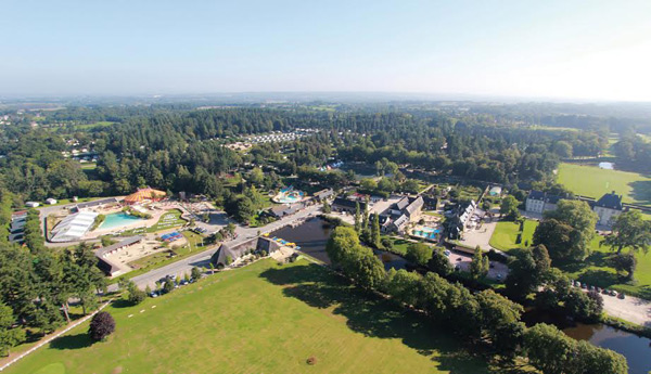 Vue aérienne du camping de Sonia et Arnaud de Bienvenue au camping