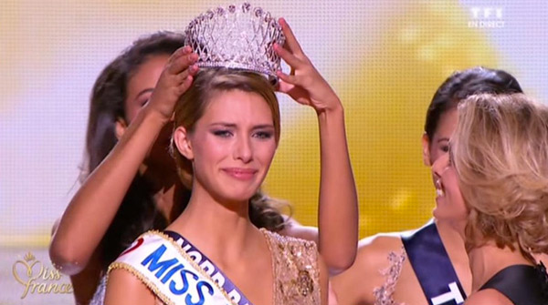 La gagnante Camille Cerf Miss France 2015 succède à Flora Coquerel / Capture écran