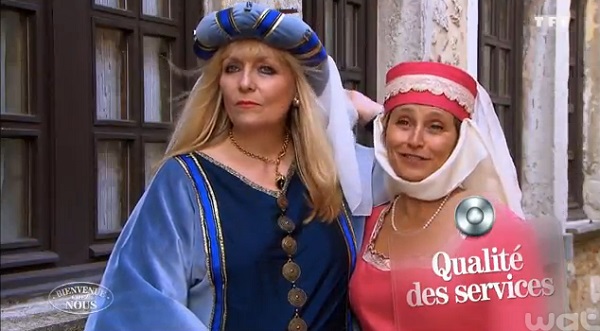 Armelle et Hélène de Bienvenue chez nous déguisées