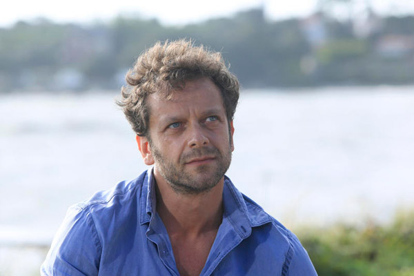 Martin dans l'hôtel de la plage saison 2 / Photo : FTV-Gilles Scarella