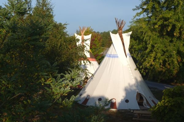 ©Les tipis : Castel Le Village Western - Droits réservés