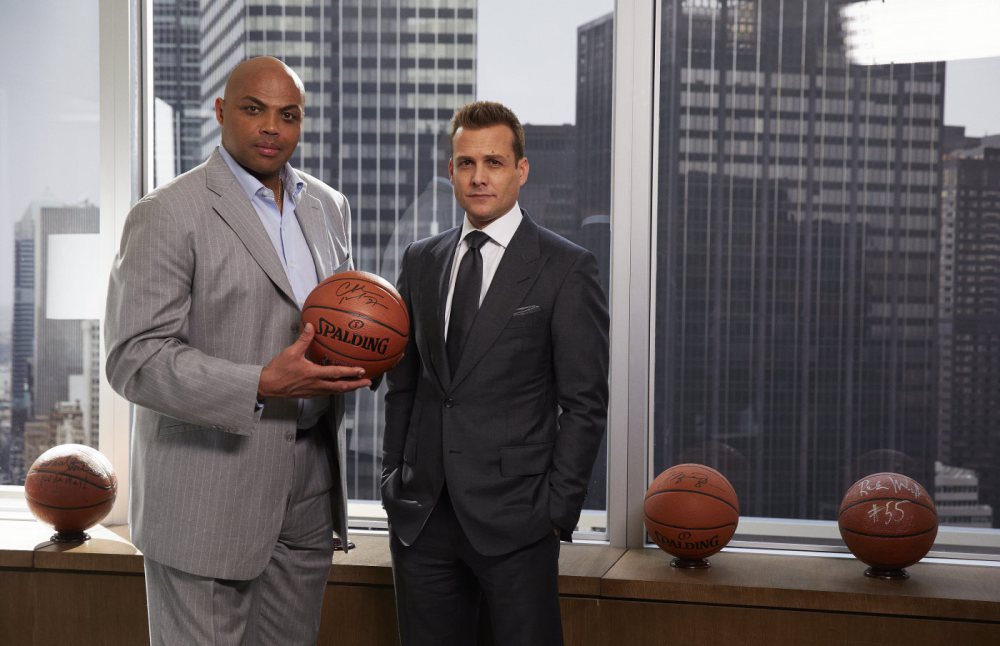 Suit saison 5 épisode 3 Charles Barkley et Gabriel Macht  // Photo : Shane Mahood/USA Network)