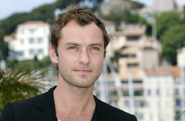 Vos avis sur Jude Law et The Young Pope la série / © AFP PHOTO / ANNE-CHRISTINE POUJOULAT