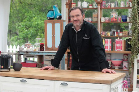 Le chef Pascal Lac sur M6 avec ses recettes chocolat dans le meilleur pâtissier