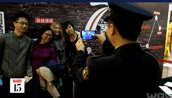 Des photos pour Helene Rolles en Chine : les chinois l'adorent.