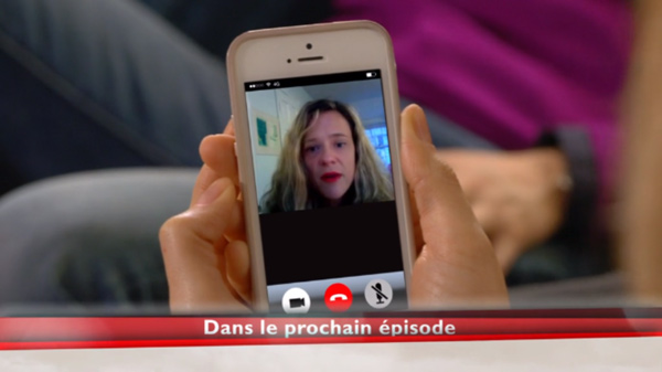 Justine et Chloé en pleine discussion sur Helene dans LMDLA 11x16