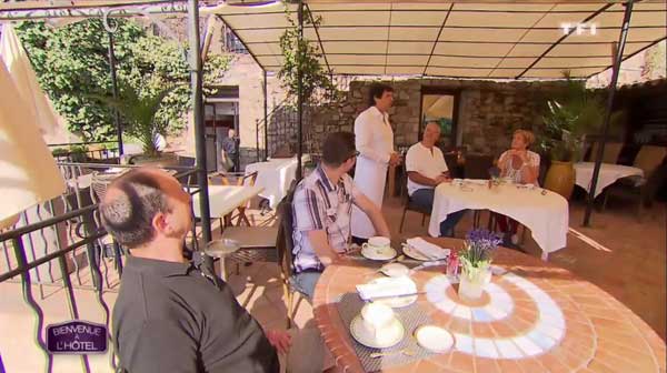 Les hôteliers de la semaine dans Bienvenue à l'hôtel