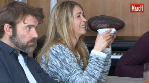 Complicité de Nicolas et Hélène au petit déjeuner !