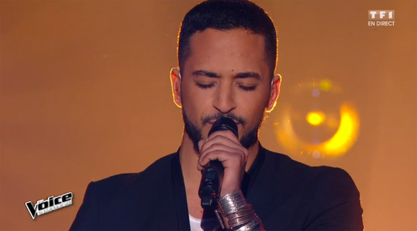 Slimane émouvant sur la chanson de Kendji Girac 