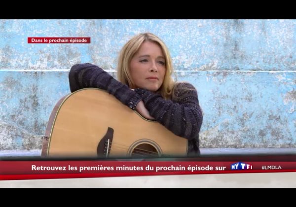 Hélène pose pour la pochette de son album dans LMDLA 13x01