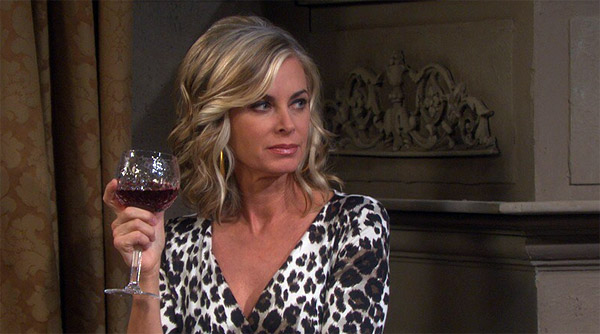  Eileen Davidson revient pour son rôle d'Ashley dans les feux de l'amour...puis direction Real Housewives