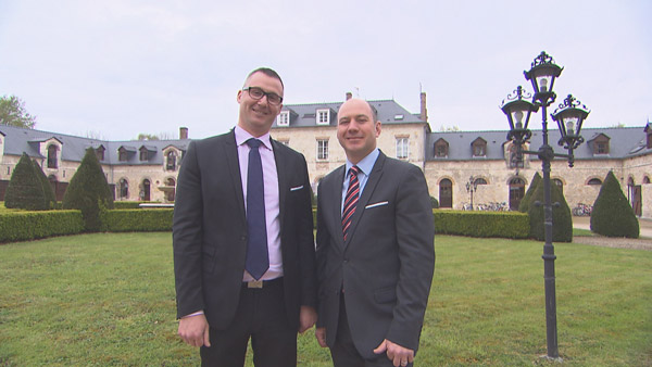 Avis et commentaires sur l'hôtel de Pascal et Nicolas de Bienvenue à l'hôtel / Photo TF1