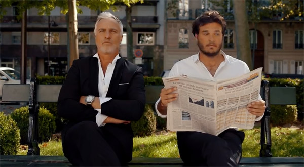 Bastien Cadeac de Capital sur un banc avec David Ginola 