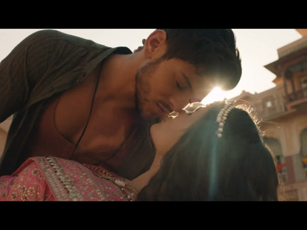 Ravi et Anne le duo glamour : enfin le baiser