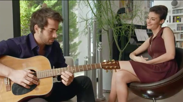 Julien continue de cacher son jeu à Sabrina.