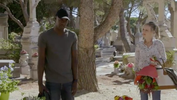 Eugénie et Djawad se croisent au cimetière devant la tombe de Maud