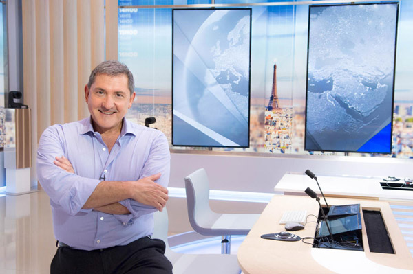 24 heures en questions vs C dans l'air : Yves Calvi réussit son pari /  photo : Christophe CHEVALIN 