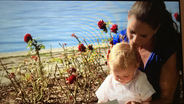 Ingrid et la petite fille de Nicolas reviennent voir la bande