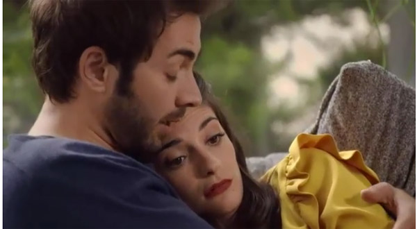 Sabrina raconte à Julien la violence de sa mère