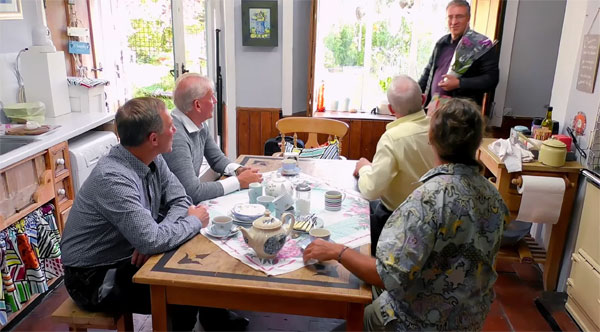 Cinq hommes à la maison 