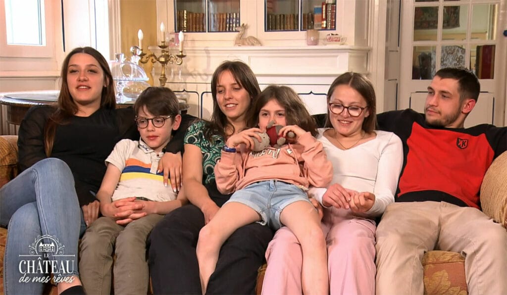Le château de Nathalie et ses 6 enfants dans Le château de mes rêves de