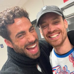 Marco et Vike dans la série Tout pour la lumière