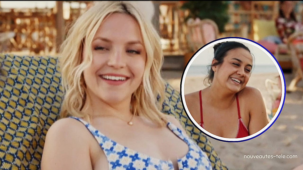 Judith souriante en maillot à fleurs, allongée sur une chaise longue à la plage, parle avec Noor en maillot rouge dans un médaillon
