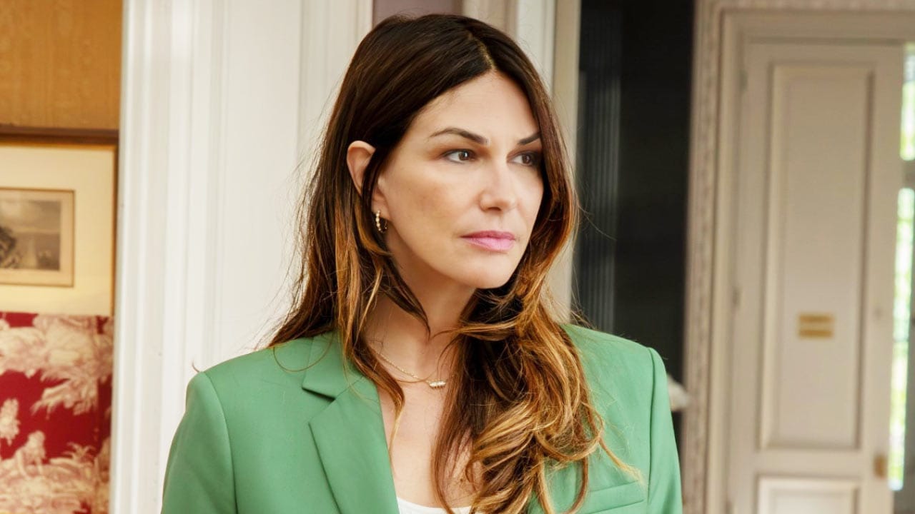 Héléna Noguerra incarne Louise, en plein doute dans la série Nouveau jour sur M6
