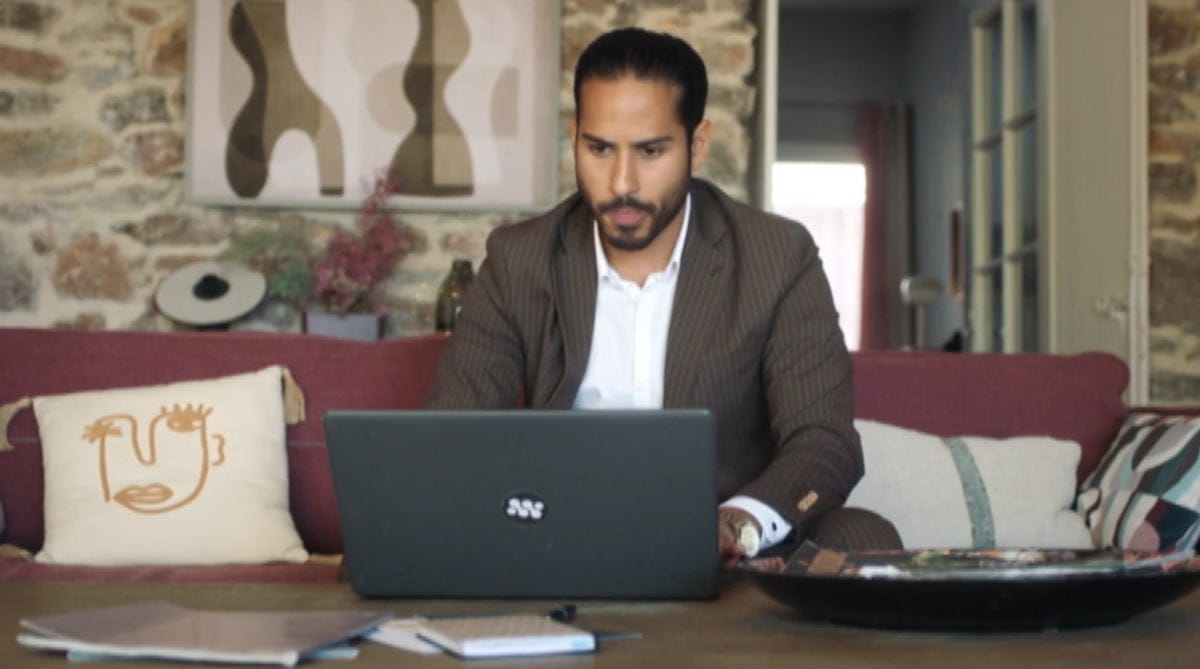Simon dans DNA cache son jeu