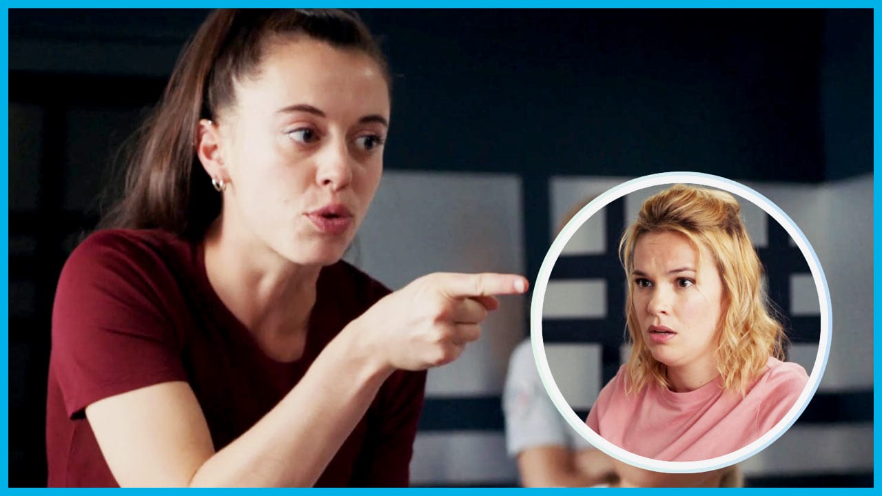 Sara et Laurie en conflit dans DNA